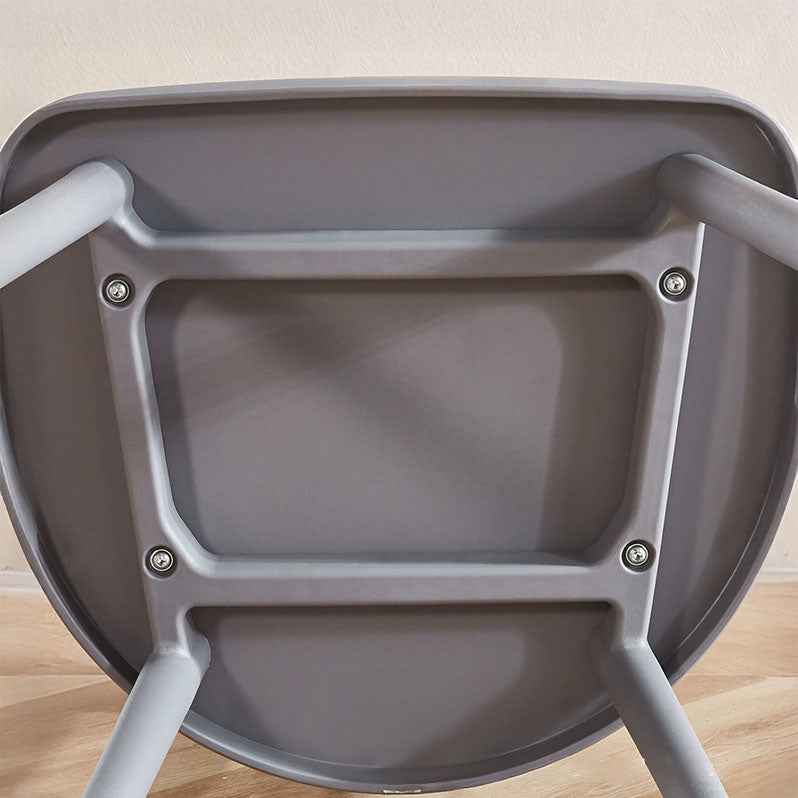 Silla de comedor nórdica Koryn - Plástico apilable con respaldo de eje